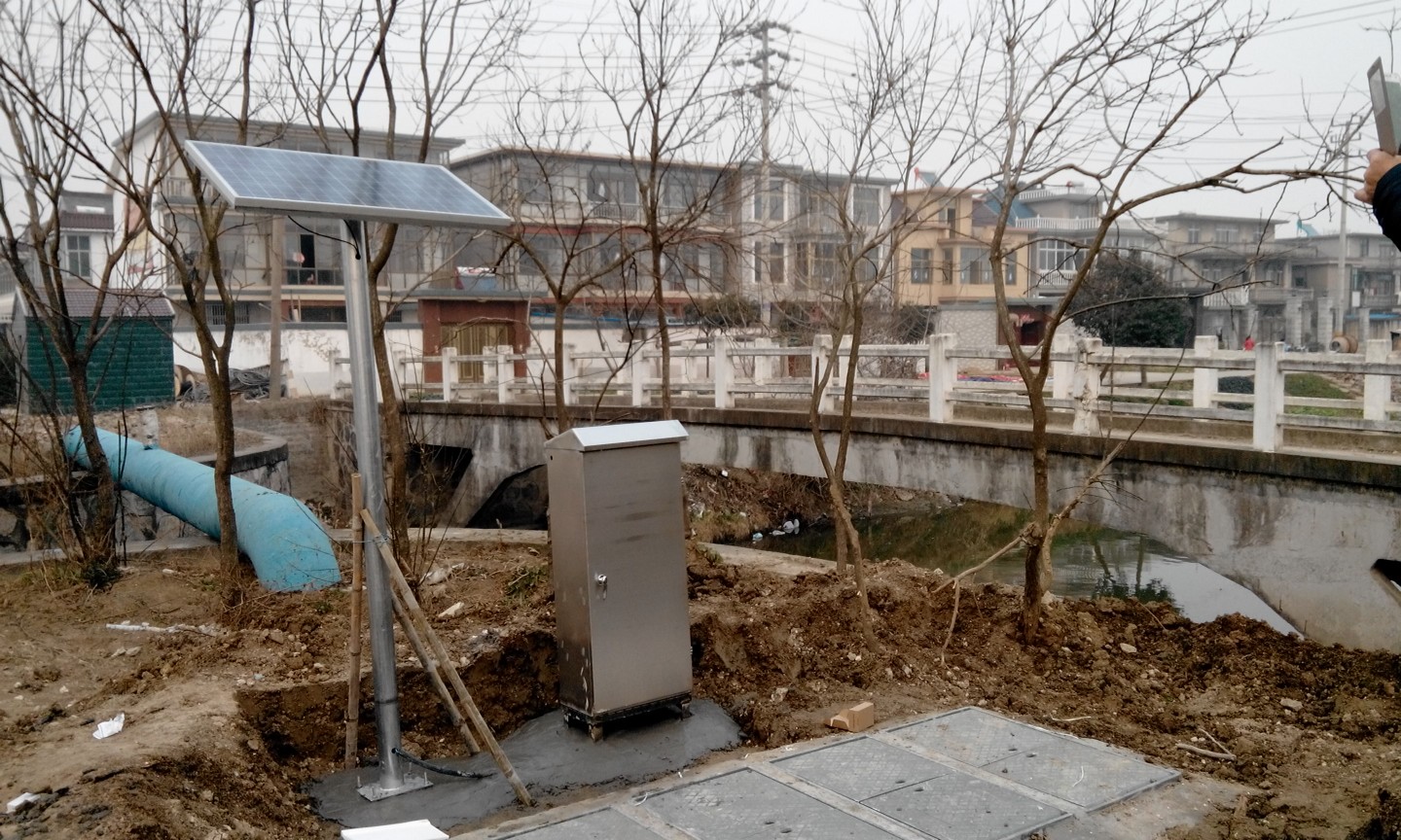 野外太阳能蓄电池供电流量监测系统 